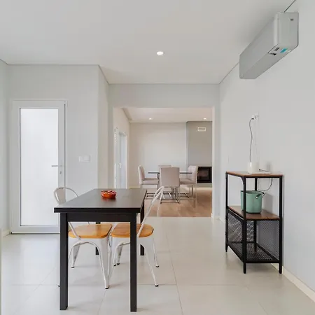 Moradia Melros Place, By Match