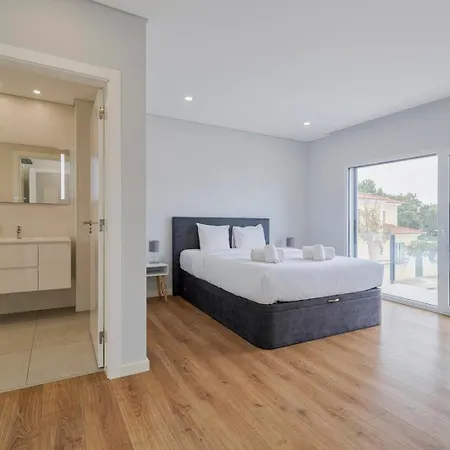 Moradia Melros Place, By Match